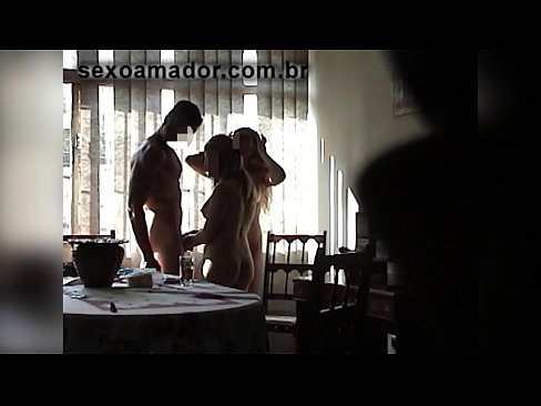 ❤️ Os amigos sexuais invitan a un home xigante e a un trío con el ☑ Vídeo anal en nós ❌❤